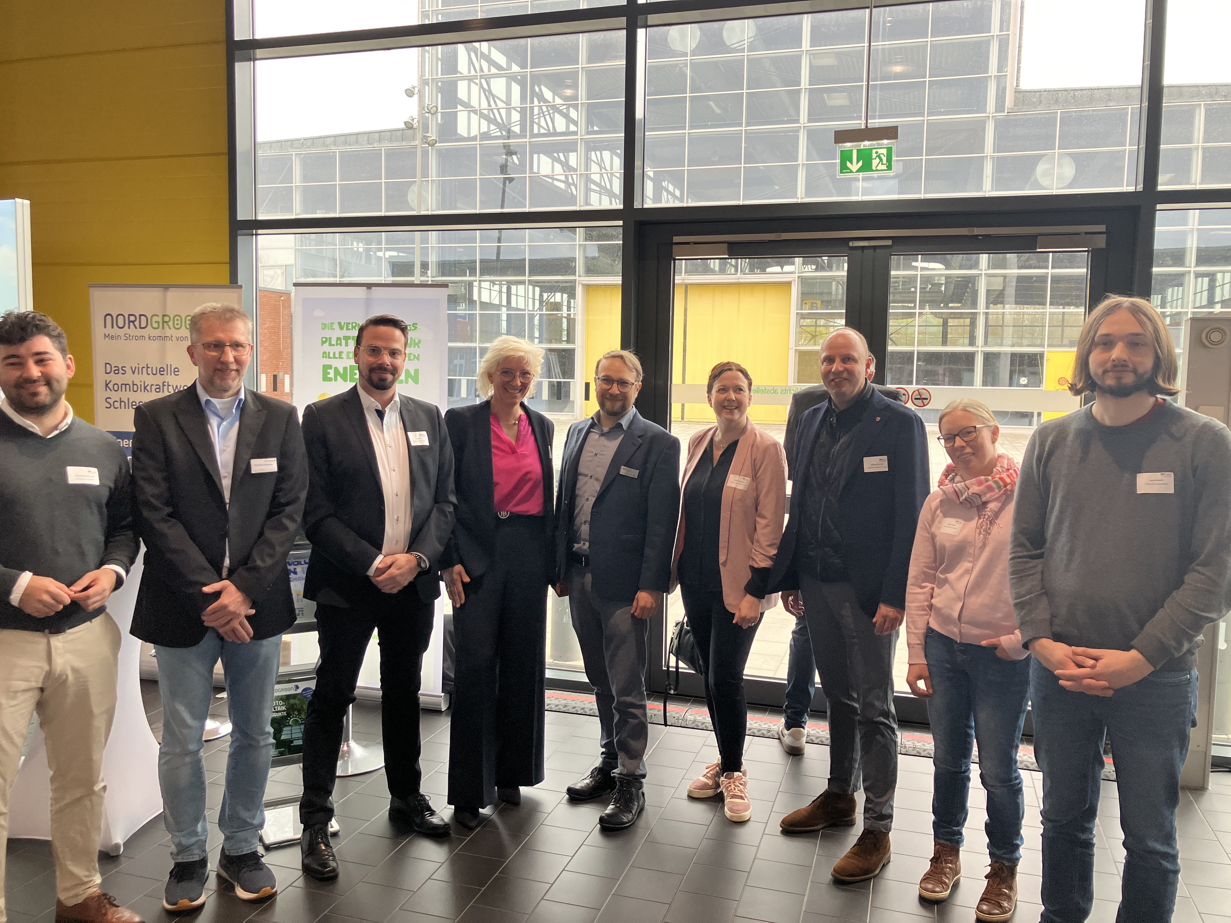 Gruppenbild auf Windbranchentag SH 2024 in Husum
